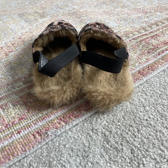 The Children’s Place Cat Velvet Leopard Print
Slingback Faux Fur Loafer. Size 12 - Picture 13 of 15